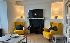 Heathcliff - 5 Bedroom House In Town Centre